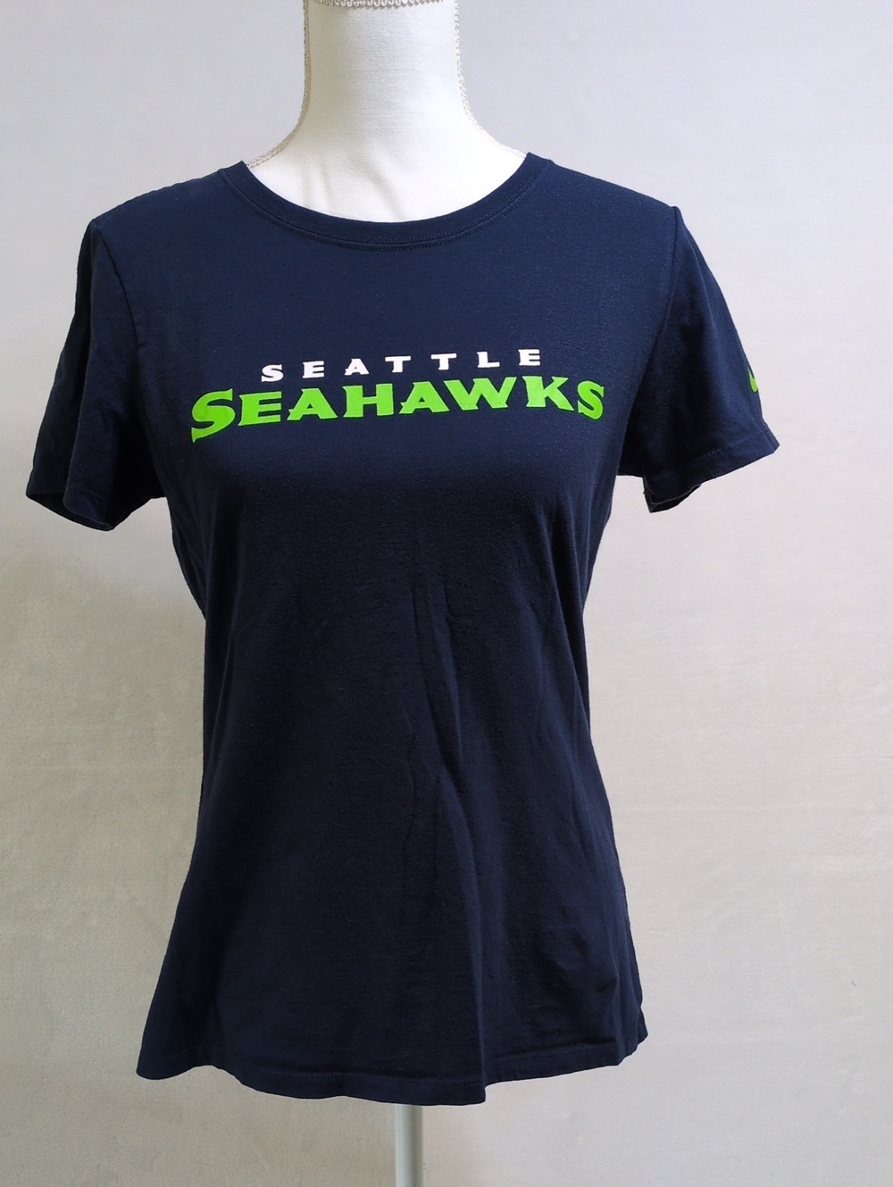 Nike Womens Seattle Seahawks Crew neck T-Shirt Navy Blue Lime Green Slim Fit L